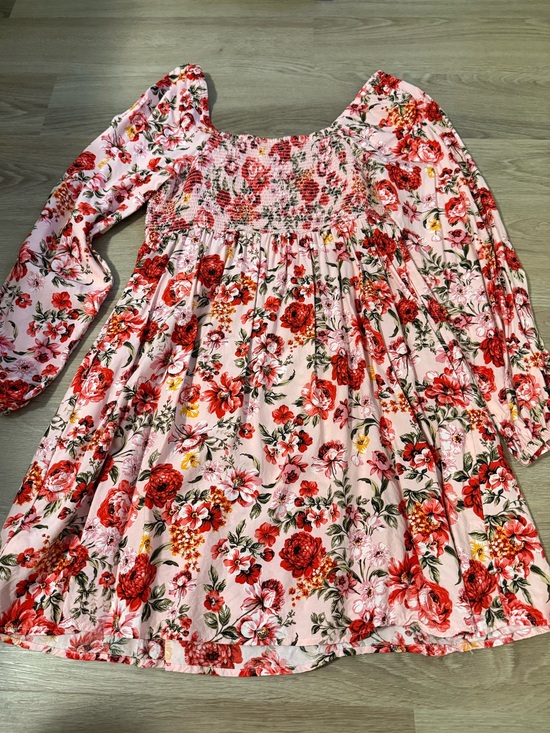 Old Navy Dresses & Skirts - FREE with bundle 
Old Navy Pink Floral Smocked Long-Sleeve Dress